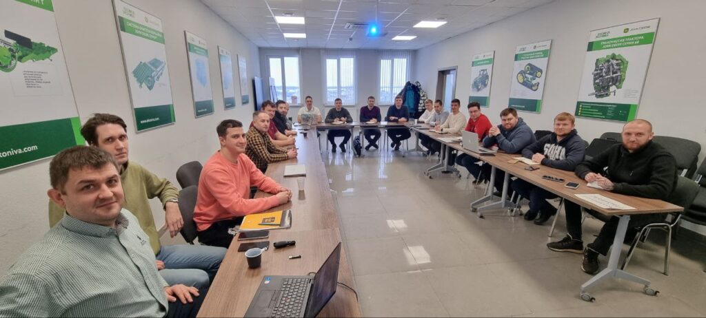 Инженеры «Смарт-Сервис» побывали в Воронеже, где обменялись опытом с коллегами и обсуждили актуальные вопросы в области агротехнологий и точного земледелия.